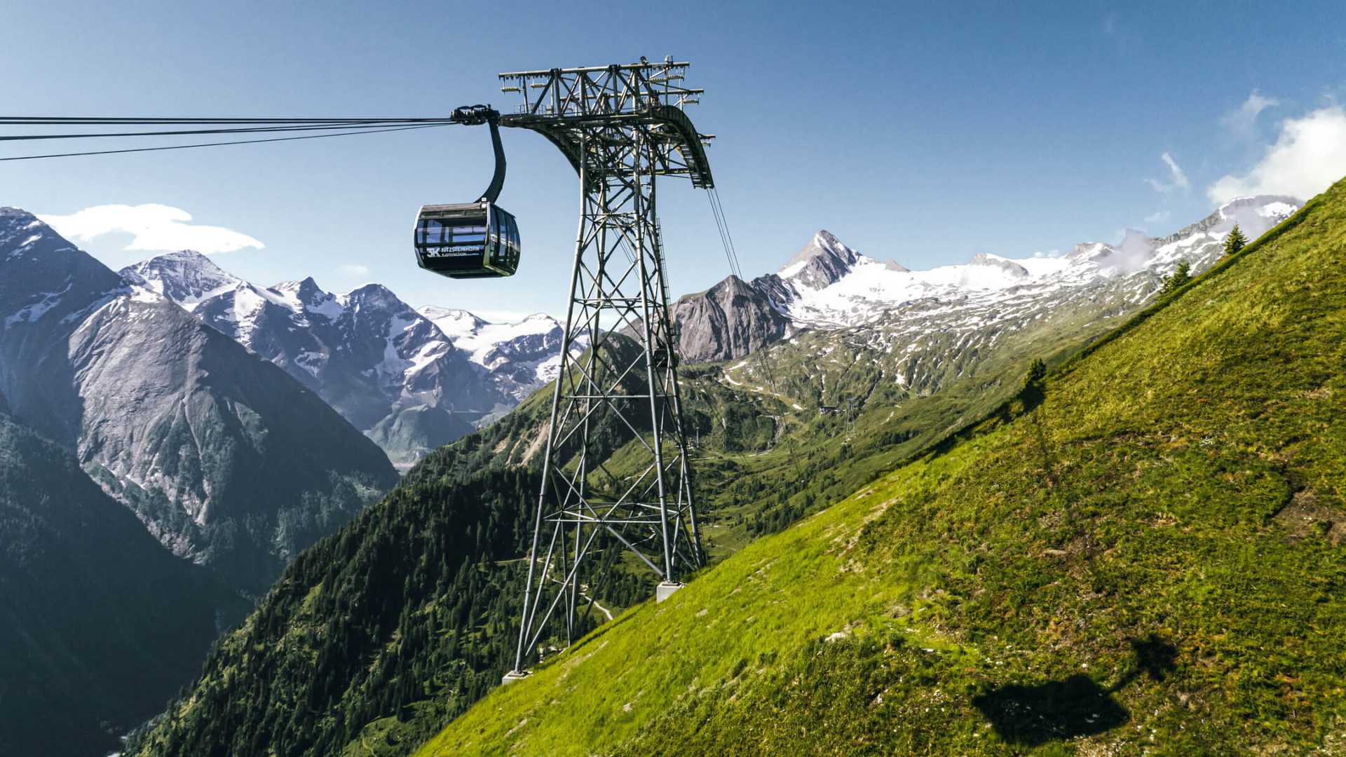 Seilbahn auf der Schmittenhöhe mit Bergpanorama im Salzburger Land. Ideal für Urlauber.